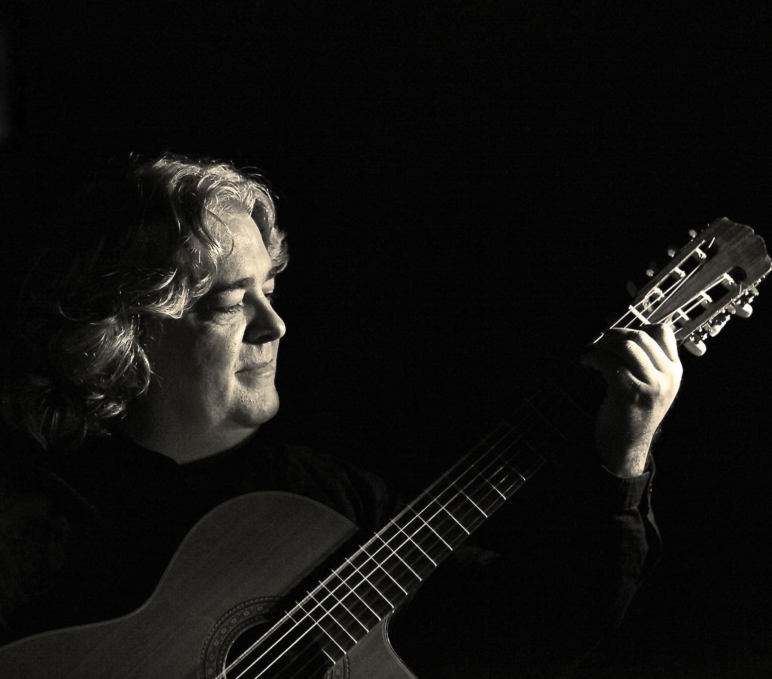Chapi Pineda guitarra